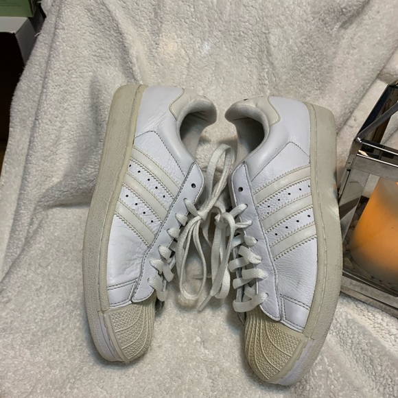 Men's Adidas Superstars 7.5 all white - Picture 5 of 7
